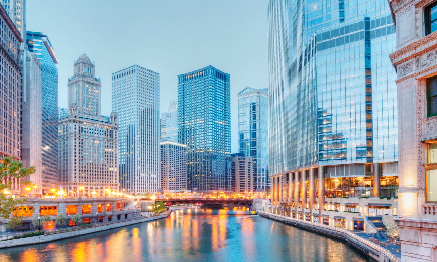 Image of a river between buildings in Chicago