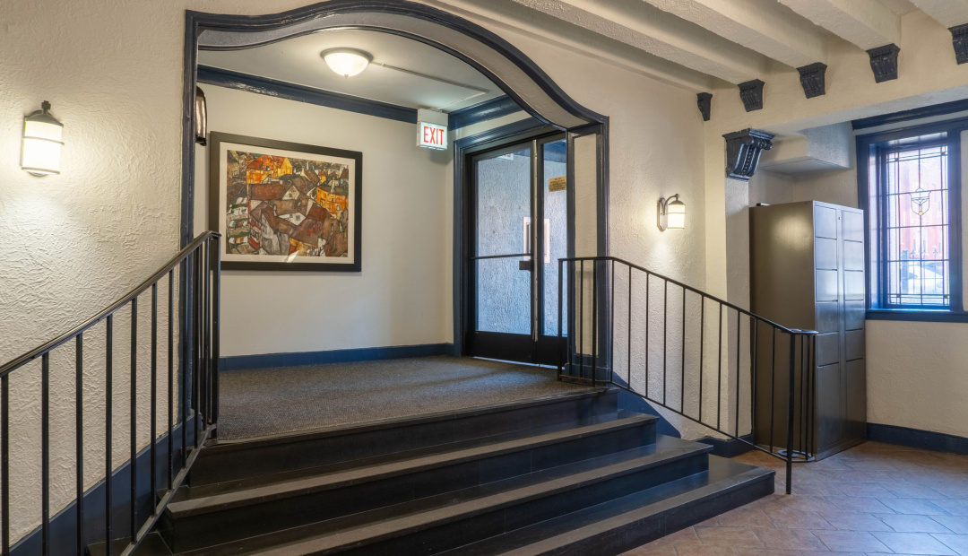 2Sisters-Lobby-Gallery