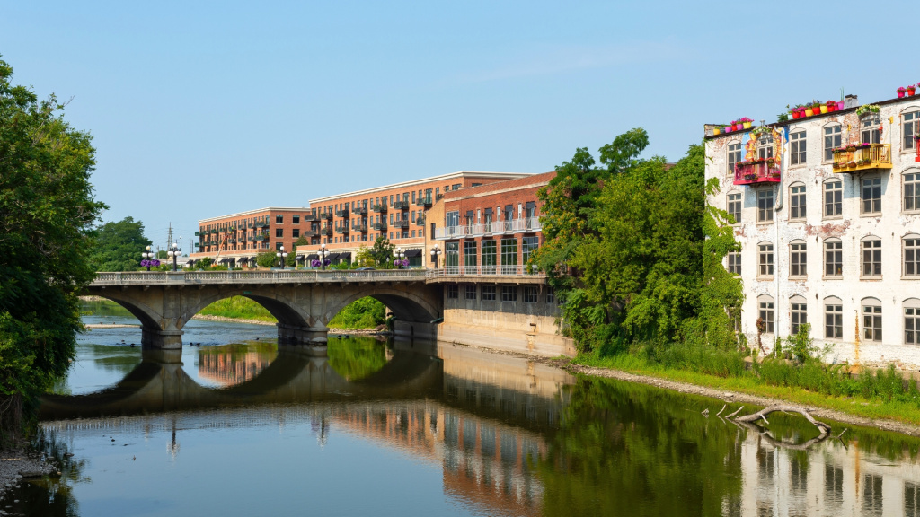 An image of the city of St. Charles overseeing the Fox River