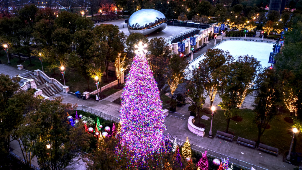 Aerial view image of a Christmas tree and the Chicago 