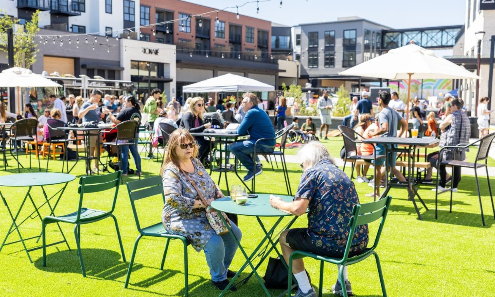 Image of people seated at outdoor tables at the Hawthorn Mall Summer Market Series in Vernon Hills, IL