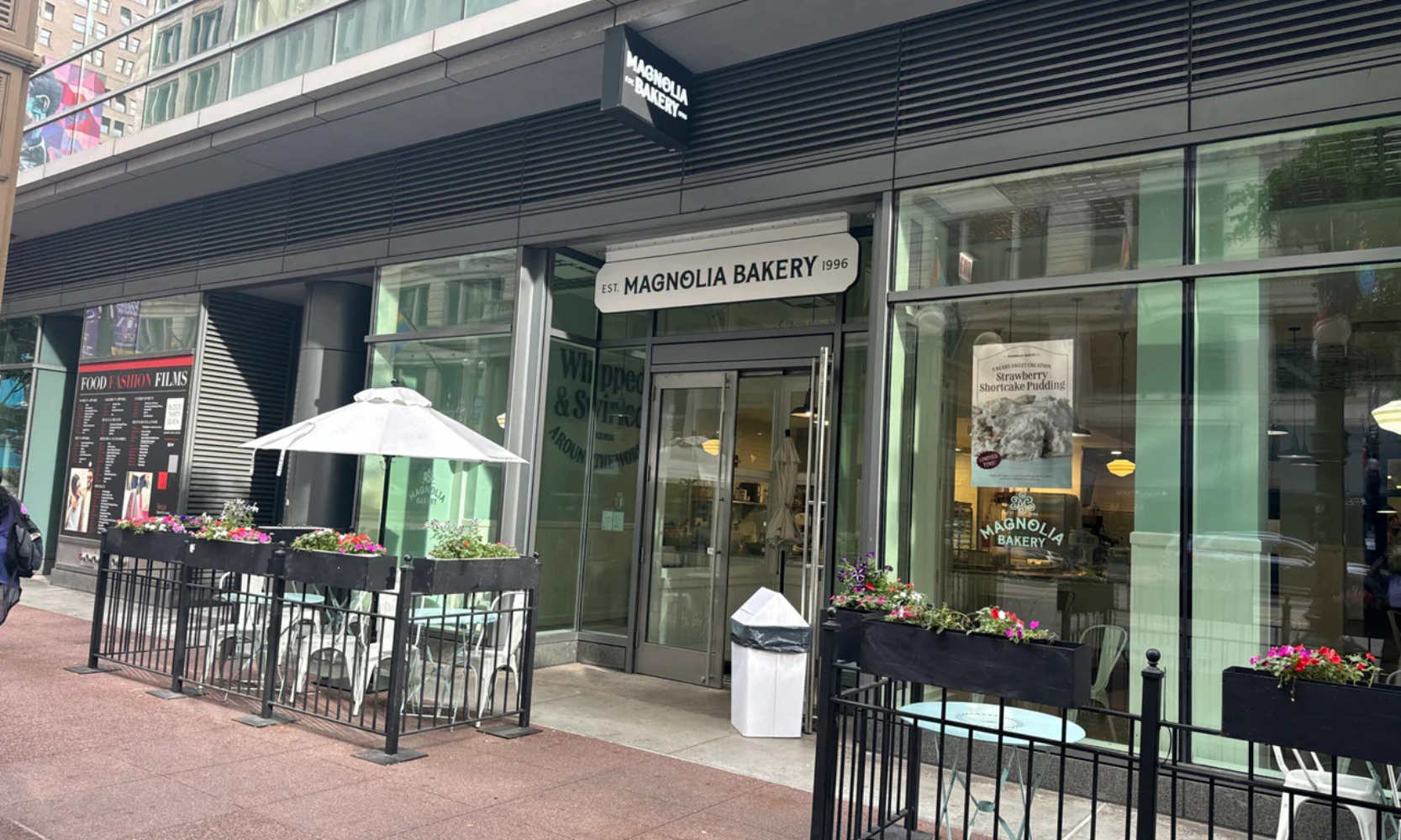 Storefront image of the Magnolia Bakery Chicago location
